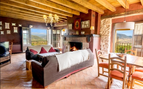 Sala de estar y comedor con vistas 